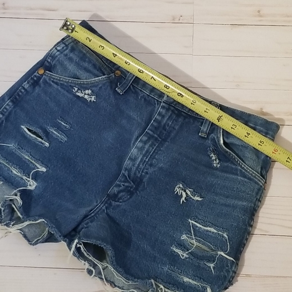 Vintage 1980s wrangler cutoffs 32 - Picture 4 of 9